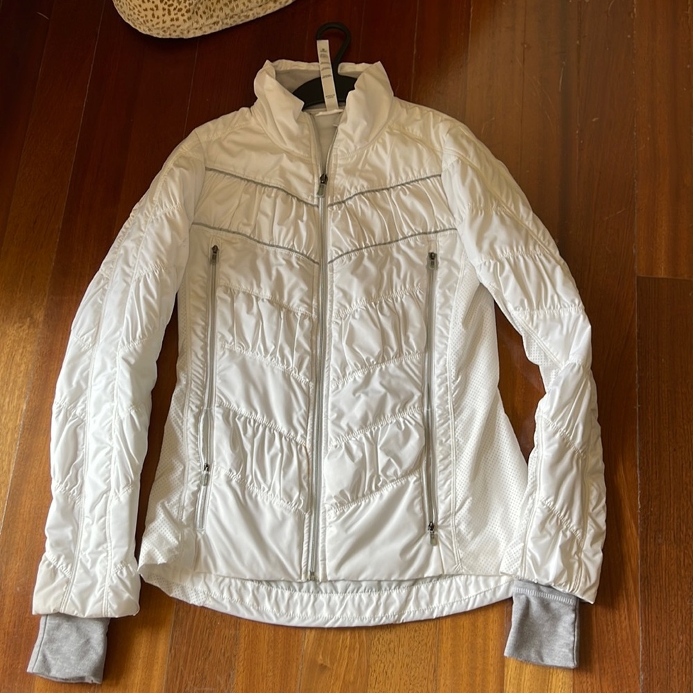 White lululemon lightweight puffer jacket size 6